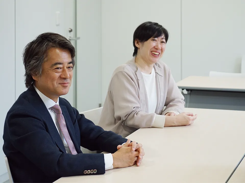 新田ゼラチンとTOMOSEの関係者が並ぶ集合写真